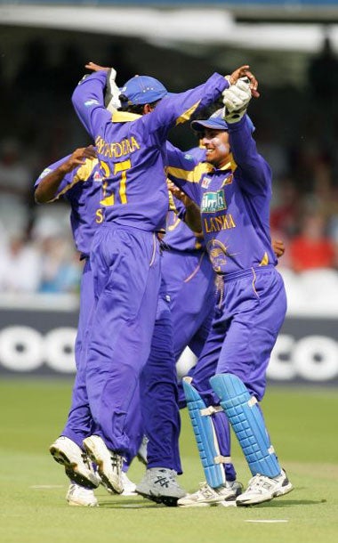 Sri Lanka players celebrate Kevin Pietersen's departure