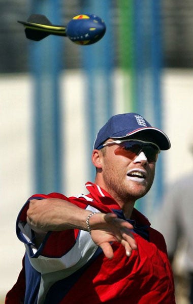 Flintoff practices ahead of the ICC Trophy in Jaipur