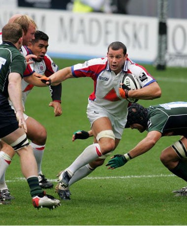 Dan Ward-Smith breaks through the London Irish defence