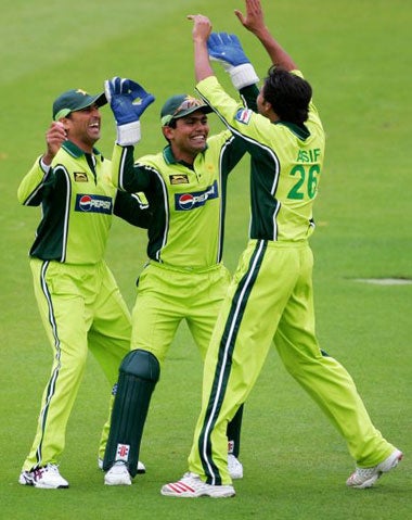 Asif is congratulated after dismissing Marcus Trescothick