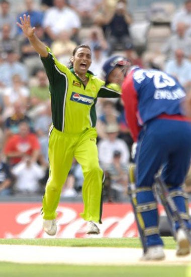 Akhtar dismisses Trescothick, but was later caught on camera appearing to brush the seam of the ball with his thumb