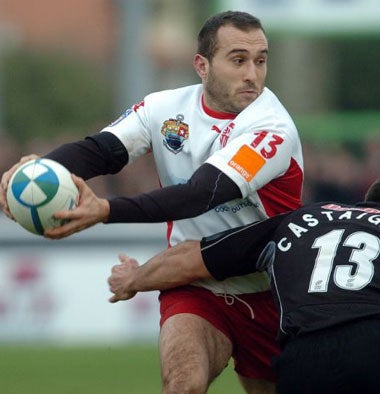 Biarritz's Philipe Bidabé takes on Saracens Thomas Castagnaide