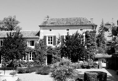 Picturesque hotel in Touvent