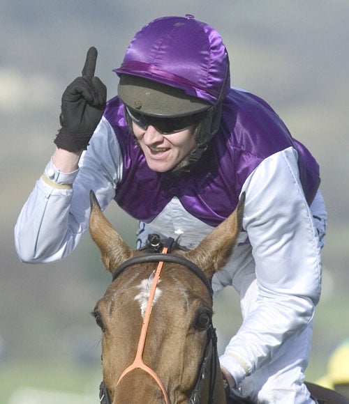 Barry Gereghty wins the Gold Cup on Kicking King