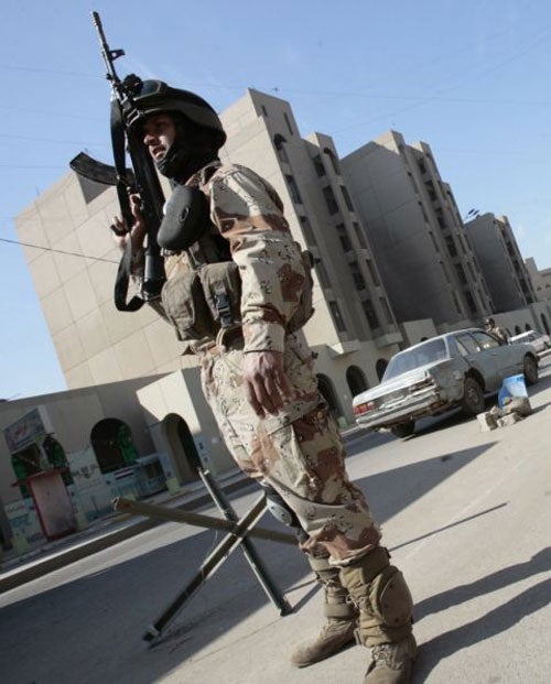 An Iraqi soldier mans a checkpoint in Baghdad © AFP/Getty Images