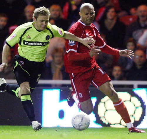 Boro new boy Afonso Alves (right) battle's with Sheffield United's Derek Geary last night