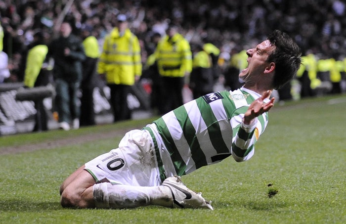 Jan Vennegoor of Hesselink celebrates scoring Celtic's late winner at Parkhead last night