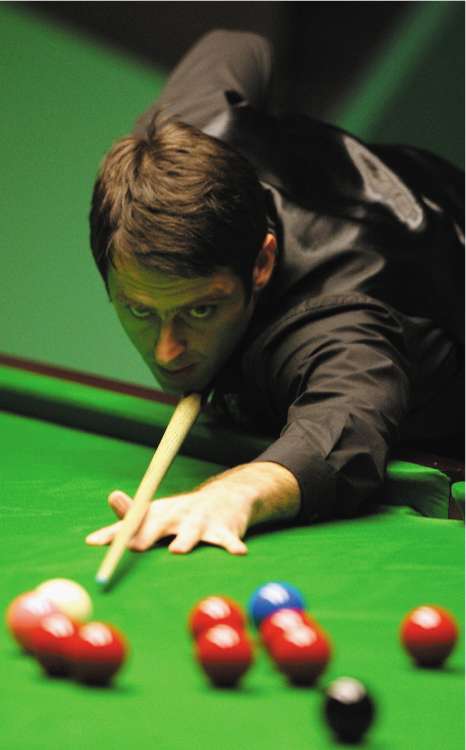 Ronnie O'Sullivan fell behind against Stephen Hendry, but drew level by the end of yesterday's opening session