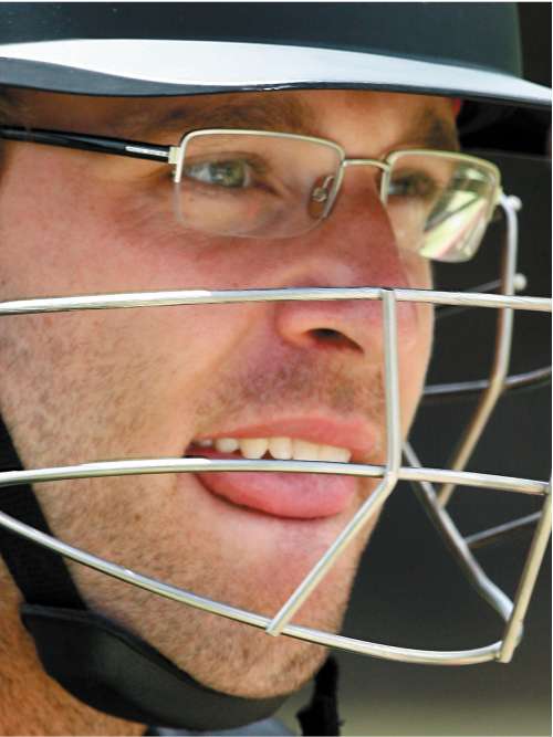 New Zealand captain Daniel Vettori cut his left index finger in the tour match at Chelmsford yesterday