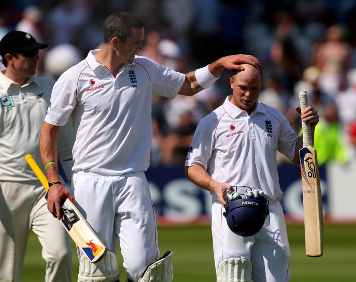 Kevin Pietersen (left), who hit 115, congratulates fellow batsman Tim Ambrose (67)