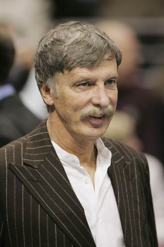 Stan Kroenke, the American sports tycoon, has increased his stake in Arsenal