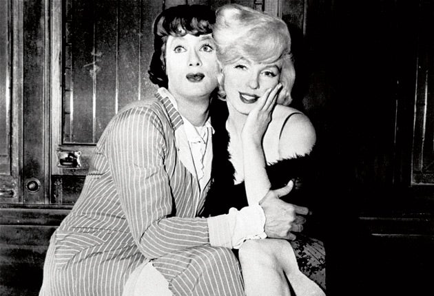 Tony Curtis and Marilyn Monroe on the set of ‘Some Like It Hot’