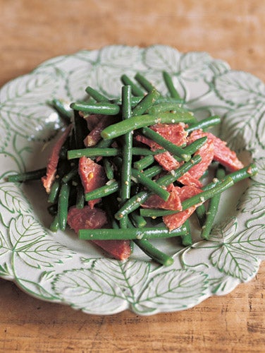 Mix with the beans and shallots, season to taste and dress well with the vinaigrette