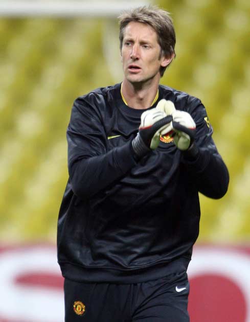 Van der Sar is expected to sign a one-year extension