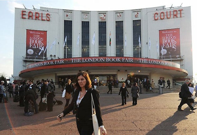 A plan to demolish Earls Court Exhibition Centre and replace it with thousands of new homes has been approved