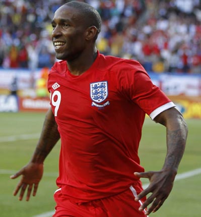 Capello has the players' backing says Defoe