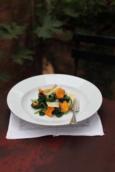 Girolles with spinach is a very good accompaniment for game