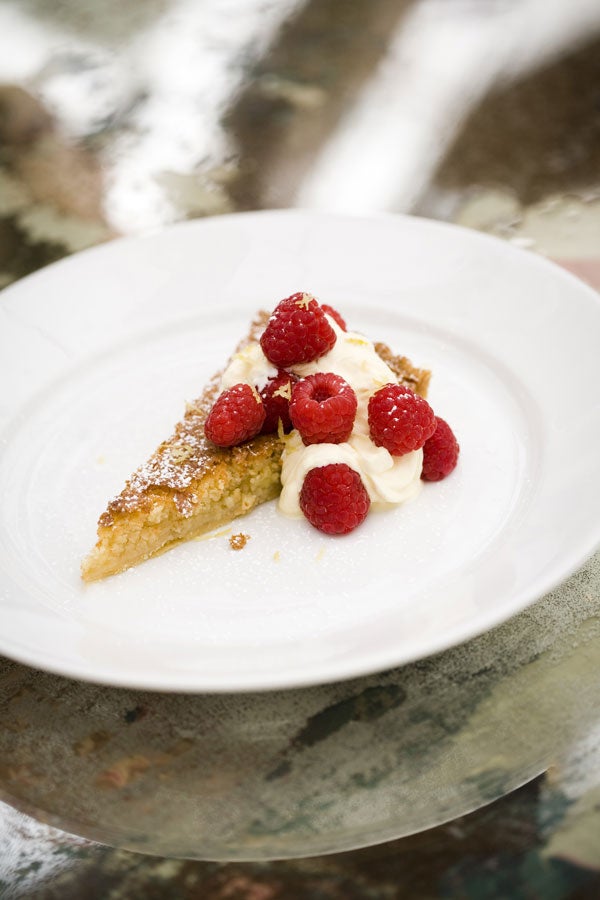 Almond tart with raspberries and crème fraîche