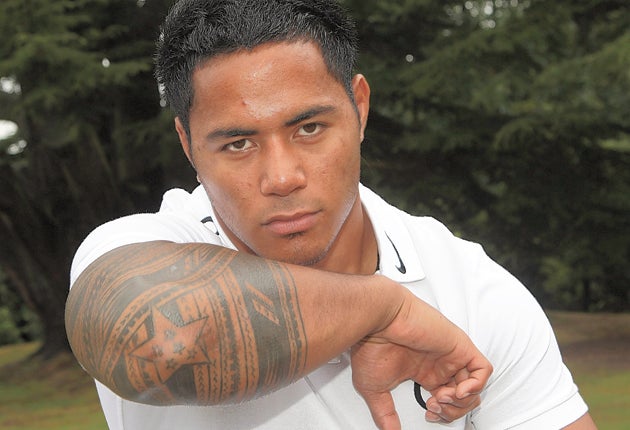 Manu Tuilagi shows off his epic tattoo that he had done on a recent visit to Samoa