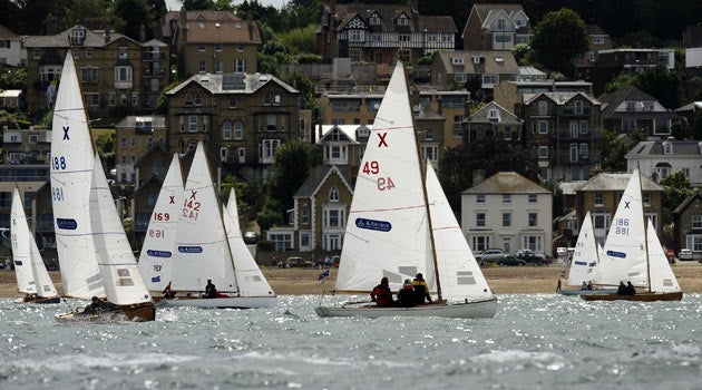 X boats in Aberdeen Cowes Week stream past houses lining the shore