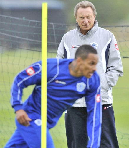 Neil Warnock runs the rule over his new centre-forward DJ Campbell at pre-season training