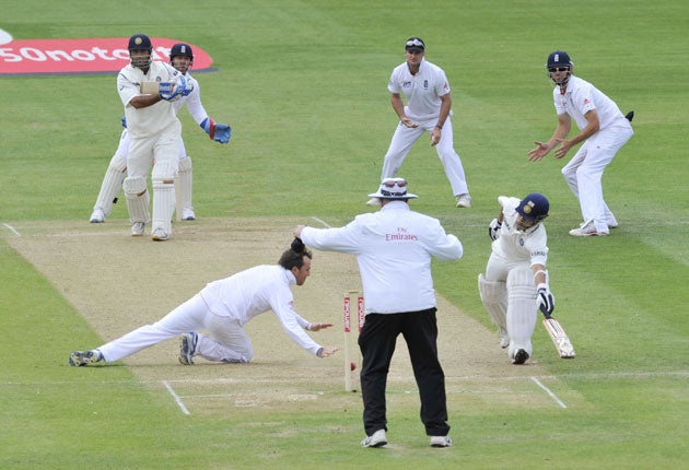 England's Graeme Swann runs out Sachin Tendulkar