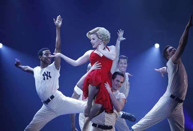 Megan Hilty and dancers