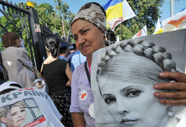 Yulia Tymoshenko's supporters picket in front of the appeal court of Kiev