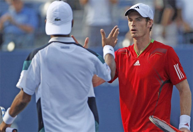 Andy Murray beat Somdev Devvarman in straight sets