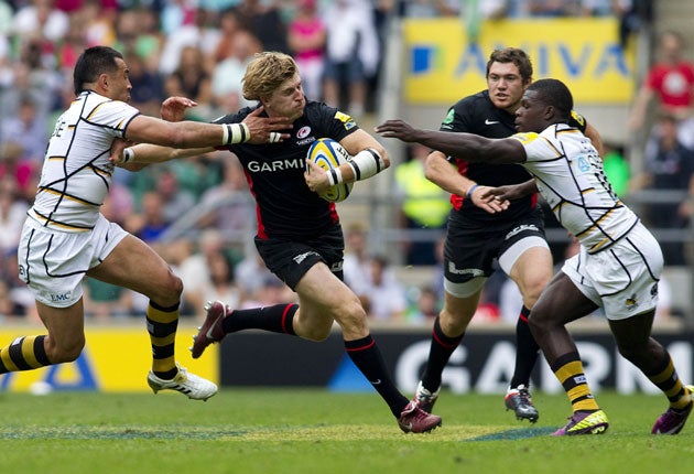 David Strettle of Saracens tries is tackled by Riki Flutey (left) and Christian Wade of Wasps