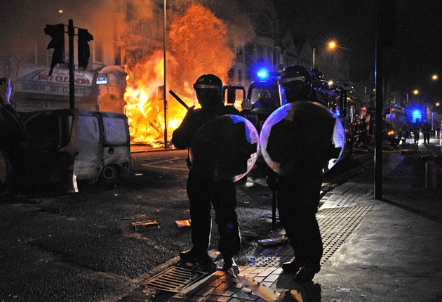 The tactics police could use to quell the violence and looting during the riots was limited by the number of officers available on the streets, Scotland Yard said
