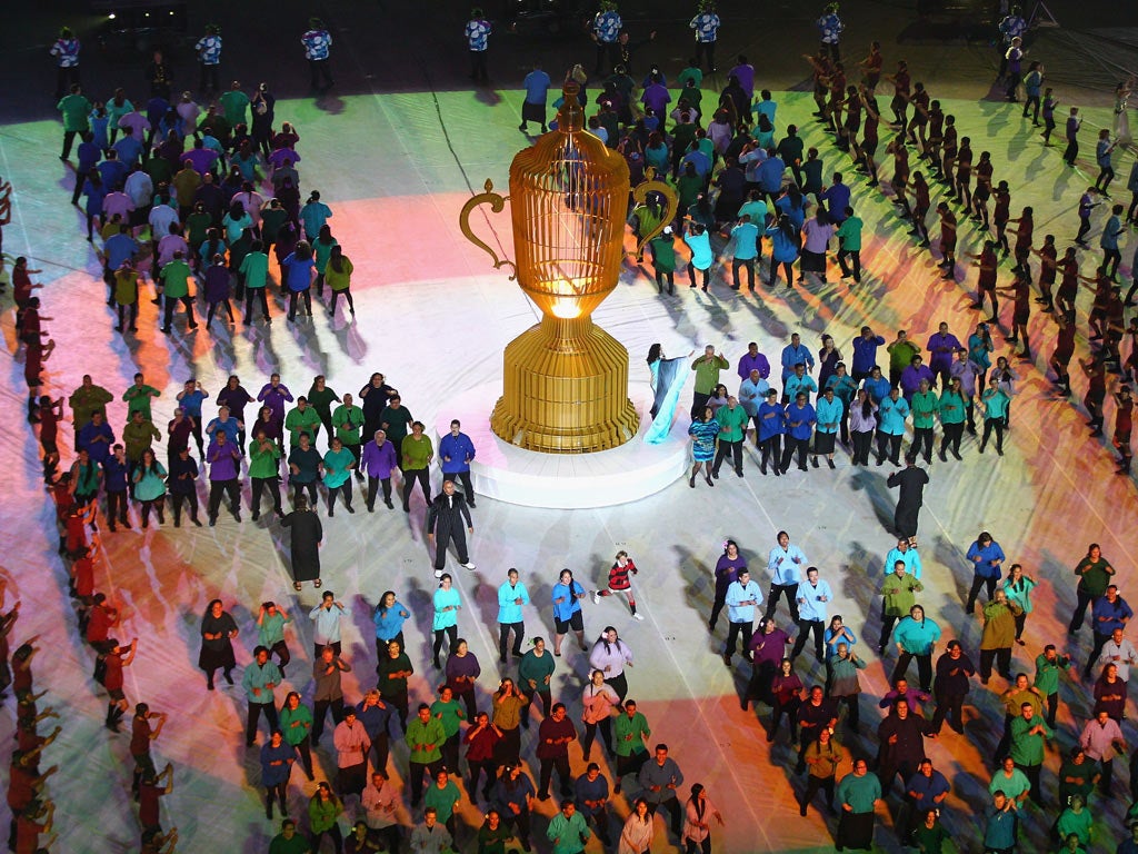 <b>9 SEPTEMBER</b><br/>
The start of the tournament is marked with an all-singing, all-dancing opening ceremony at Eden Park in Auckland. Fireworks, high-tech audiovisuals, traditional dancing and the depiction of traditional Maori creation myths were all part of the grand spectacle. Elsewhere in Auckland, thousands of fans also gathered at Viaduct Harbour to witness the arrival of 20 Maori 'waka' canoes and the extraordinary sight of a 600-strong haka.