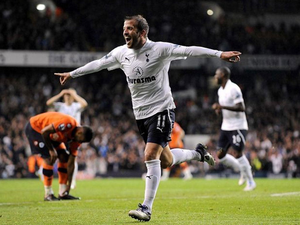 Rafael van der Vaart looks set to face Norwich