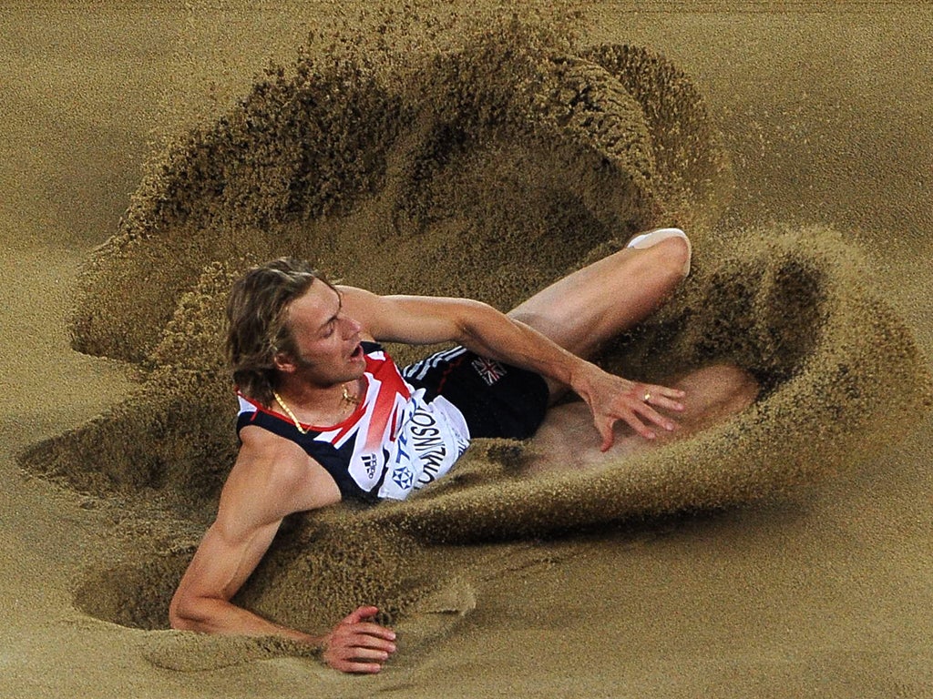 Chris Tomlinson, British long jump record holder in action