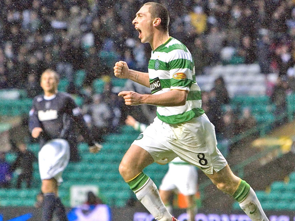 Scott Brown is ready to sign a new deal with Celtic, according to manager Neil Lennon