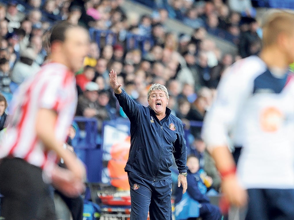 Steve Bruce barks out instructions at the Sunderland players