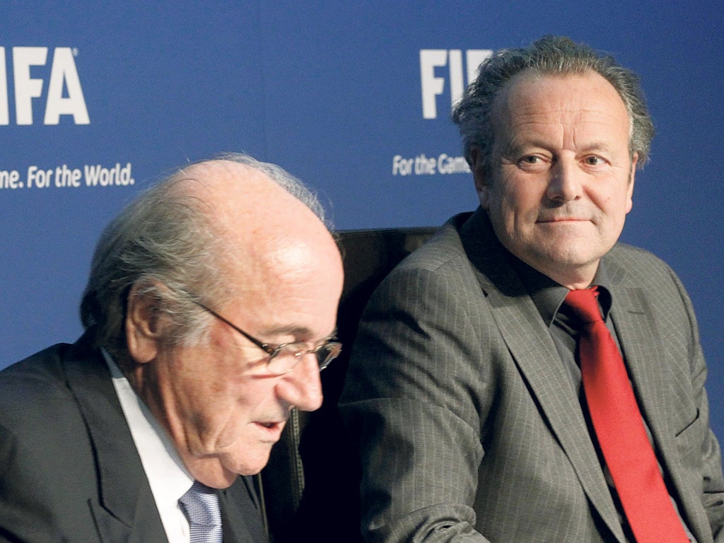 Mark Pieth looks on as Fifa president Sepp Blatter
addresses a news conference in Zurich yesterday