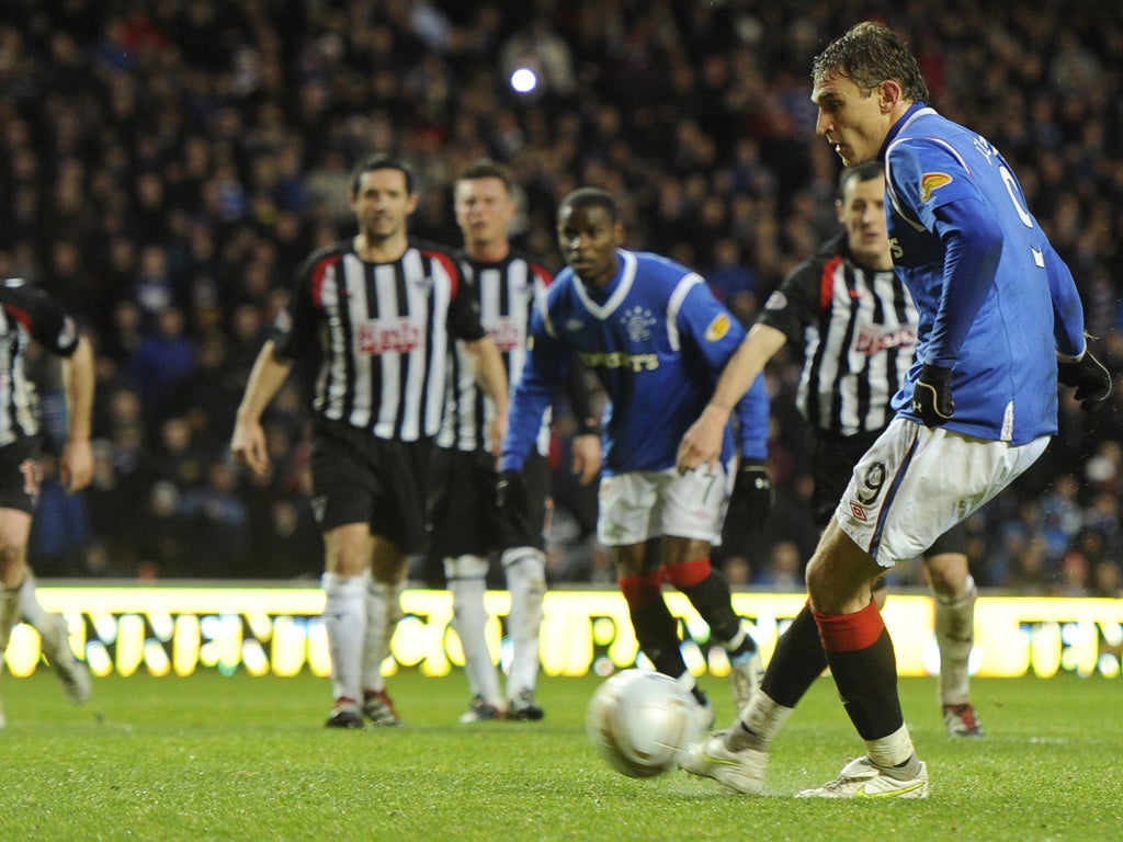 Nikica Jelavic buries the penalty