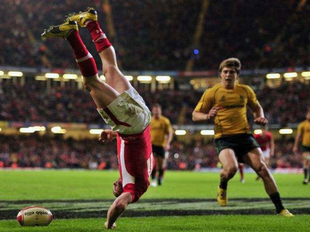 Shane Williams scores his final try for Wales in the final minute in unorthodox fashion on Saturday