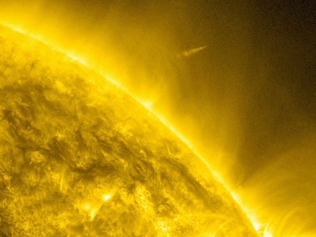 Comet Lovejoy whose surface temperatures can reach 6,000C