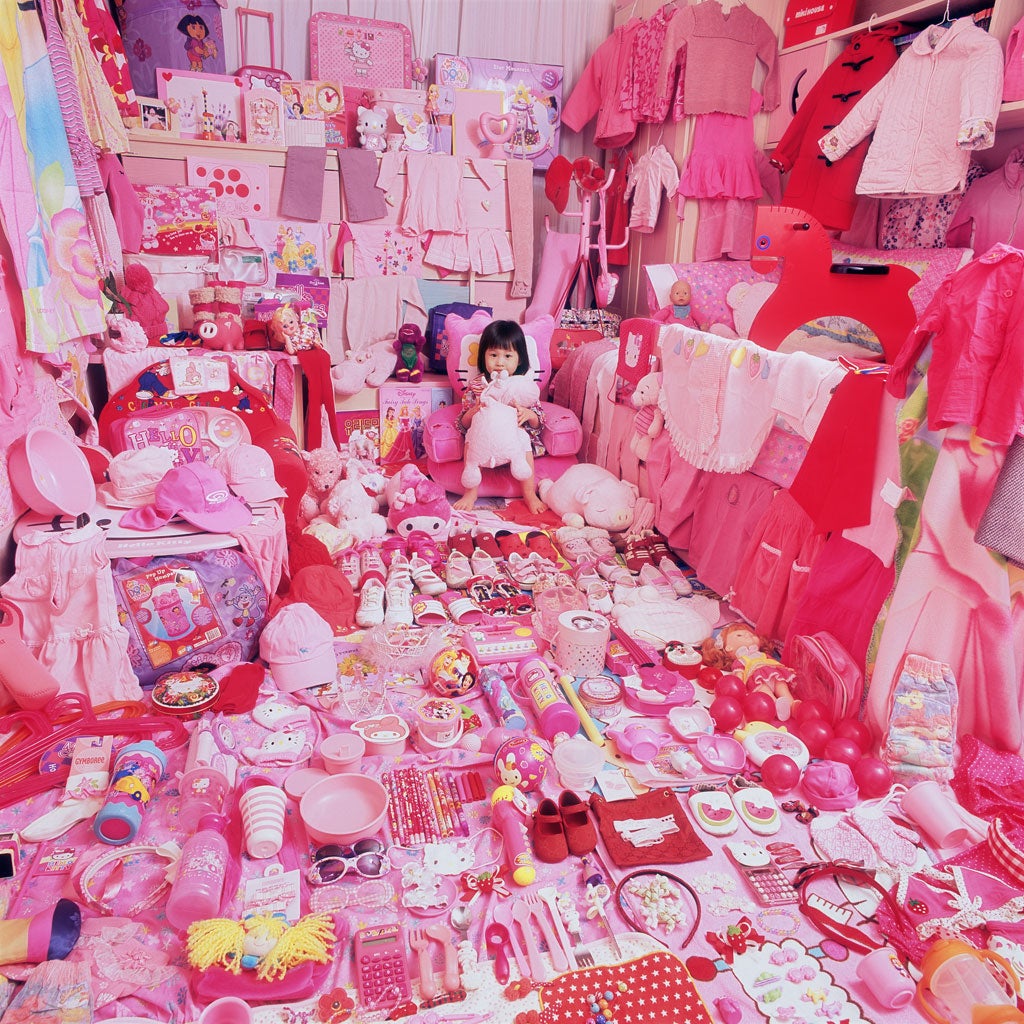 <p>Minji Suh and Her Pink Things, 2009</p>
