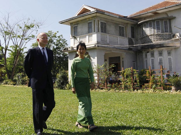 William Hague and Burma's pro-democracy leader, Aung San Suu Kyi