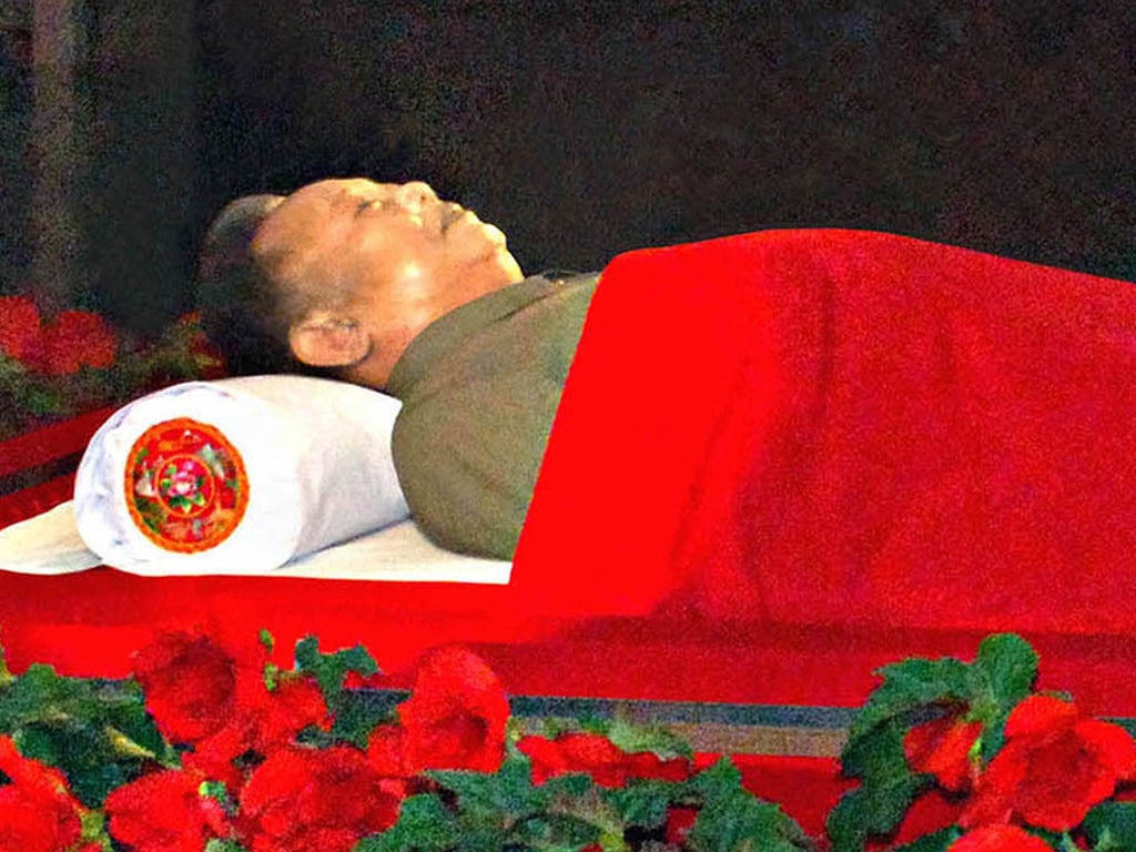 Kim Jong-il lying in state; his body is likely to displayed with that of his father