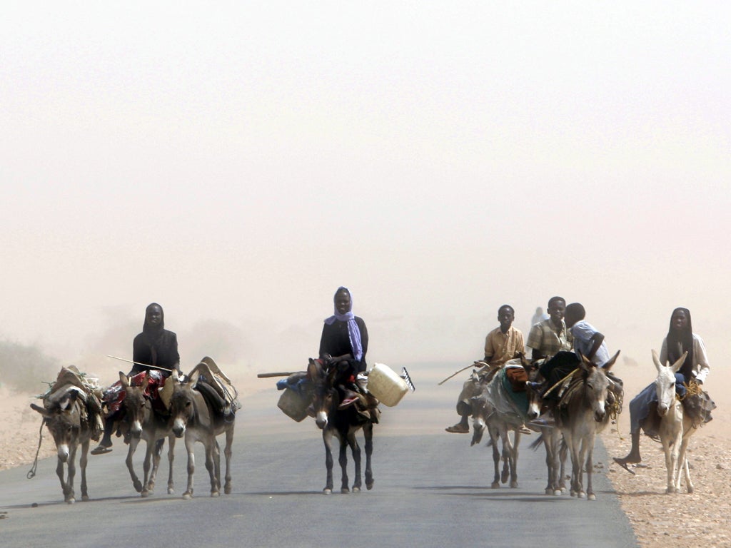 Smuggling networks: Criminal gangs and corrupt officials
charge migrants large sums of money to be taken into Egypt. The average cost is usually around $1,500 – the equivalent of nine months’ salary for the average Sudanese and three
years’ pay for an Eritrean