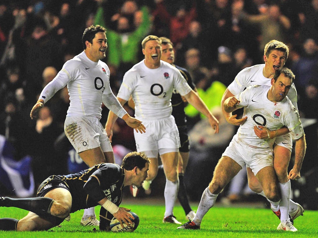 Charlie Hodgson celebrates his try