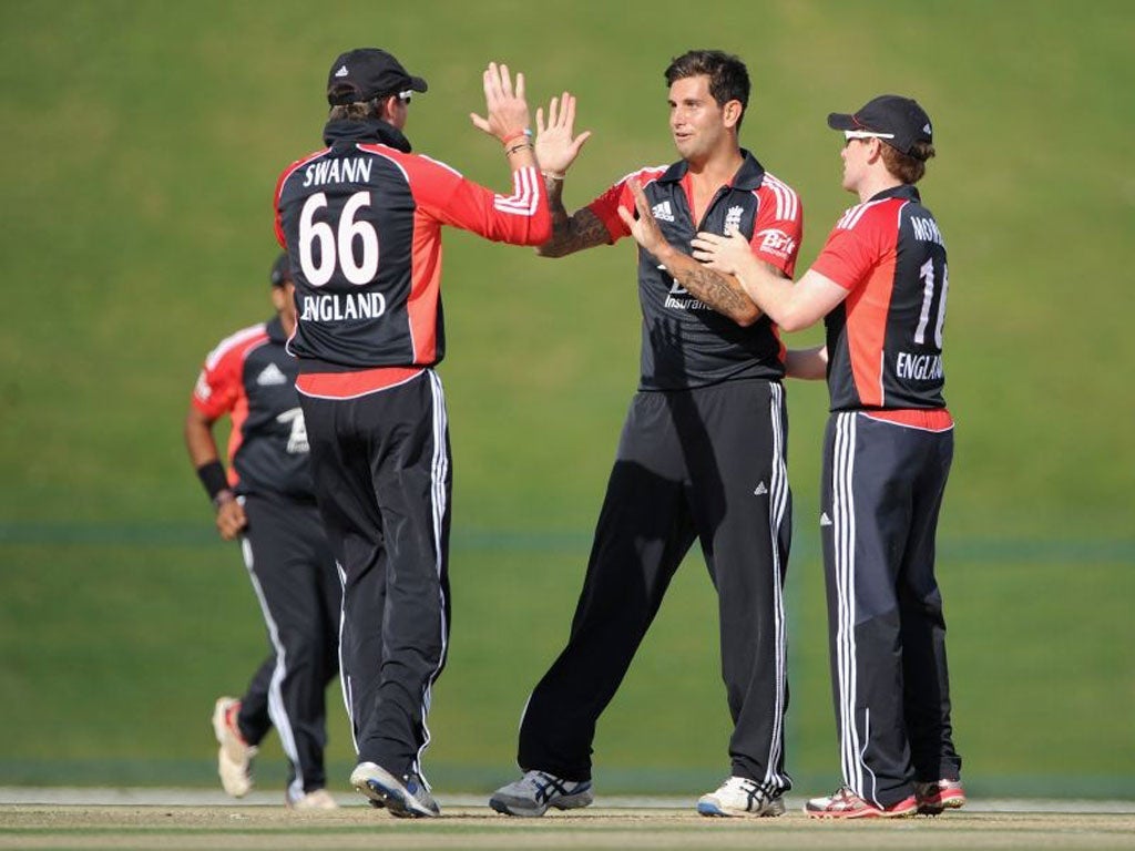 Jade Dernbach celebrates with Graeme Swann after dismissing
James Vince in Abu Dhabi