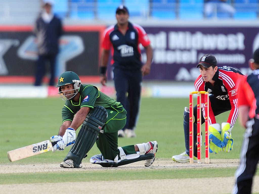 Pakistan's Asad Shafiq plays a shot as England's wicketkeeper Craig Kieswetter looks on