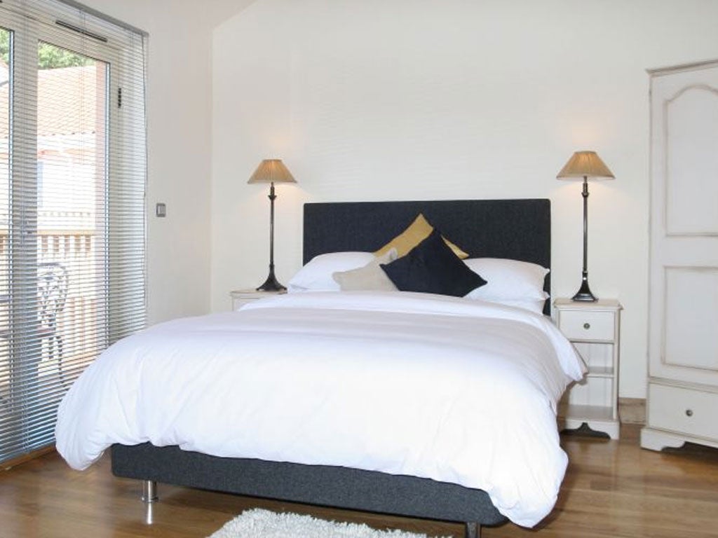 Rooms might not dazzle with
contemporary style, but they deliver both a restful
ambience and smart
functionality