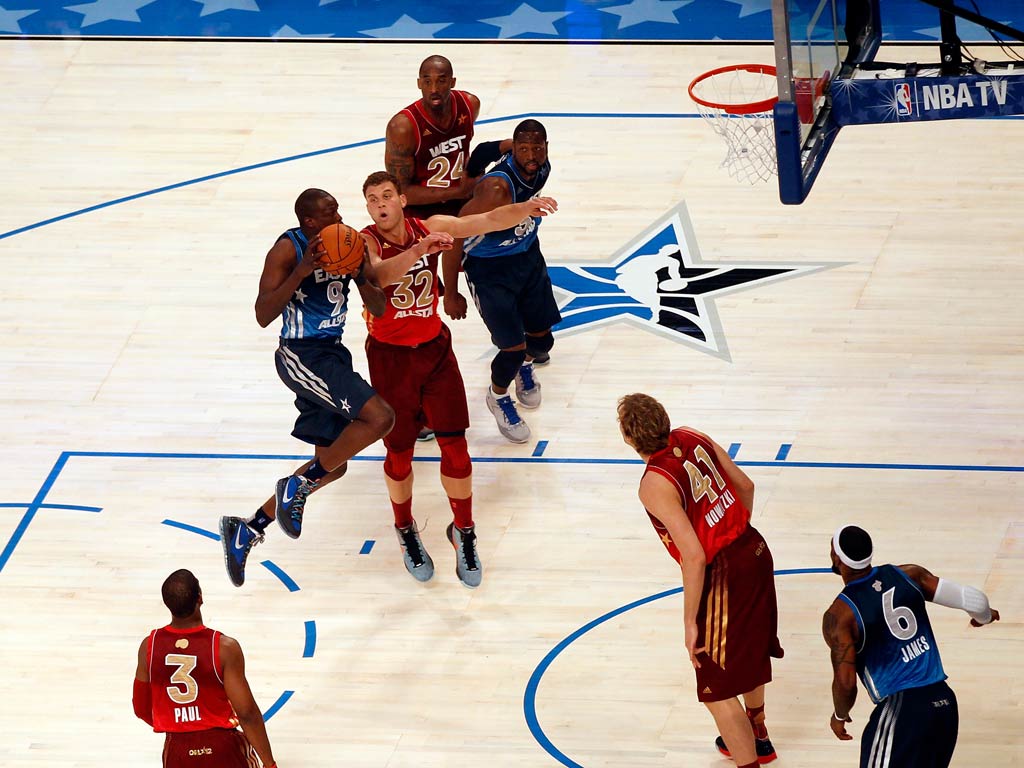 Luol Deng drives for a shot attempt