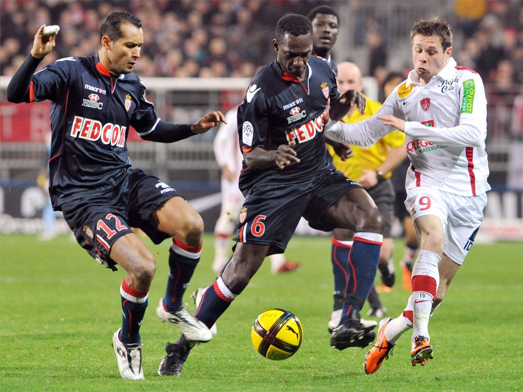 Mahamadou Diarra (centre) joined Fulham earlier this week